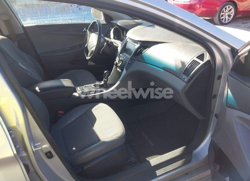 Photo 5 of 2013 Hyundai Sonata SE (VIN 5NPEC4AC6DH660095)