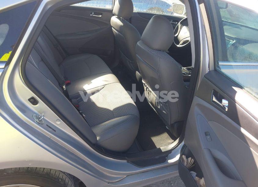 Photo 8 of 2013 Hyundai Sonata SE (VIN 5NPEC4AC6DH660095)