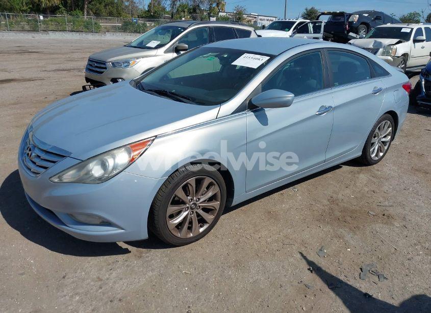 Photo 2 of 2013 Hyundai Sonata SE (VIN 5NPEC4AC6DH661750)