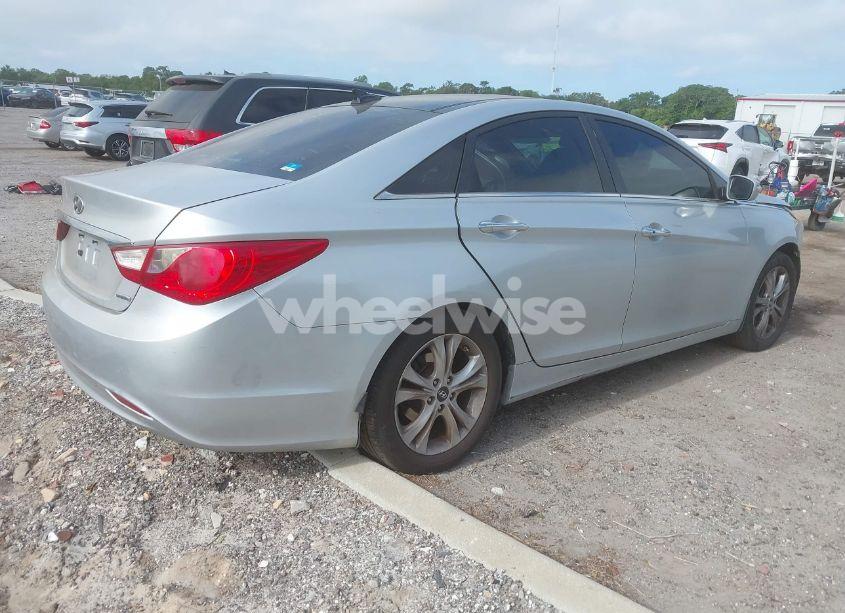Photo 4 of 2013 Hyundai Sonata LIMITED (VIN 5NPEC4AC6DH716830)