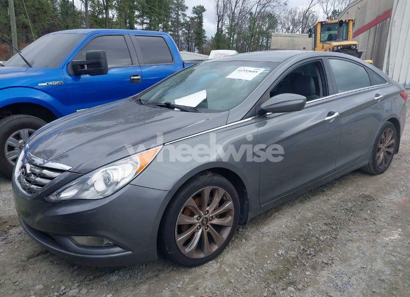 Photo 2 of 2013 Hyundai Sonata SE (VIN 5NPEC4AC6DH742005)
