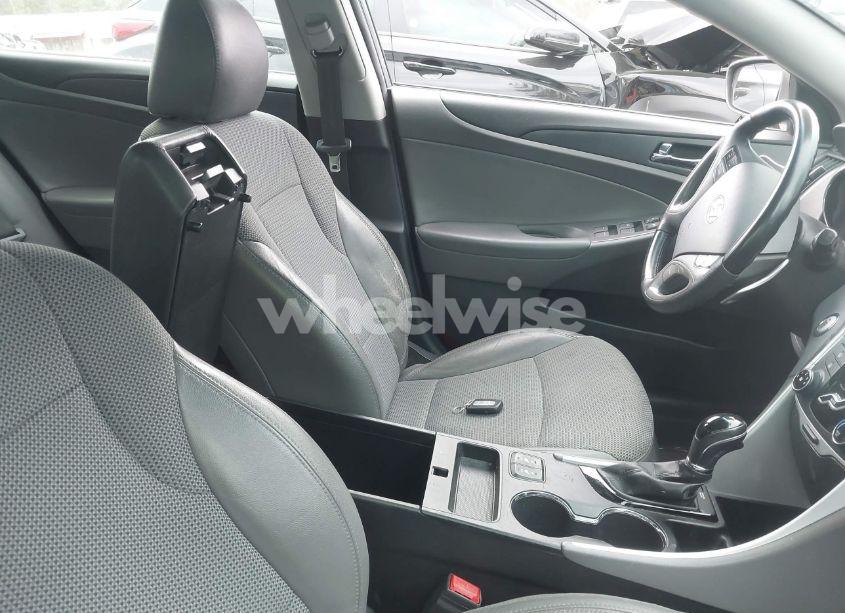 Photo 5 of 2013 Hyundai Sonata SE (VIN 5NPEC4AC6DH742005)