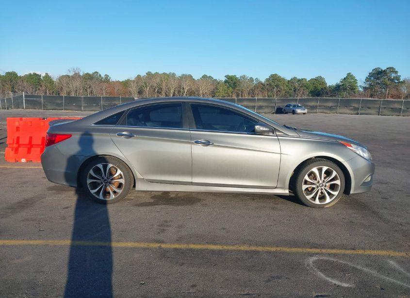 Photo 13 of 2014 Hyundai Sonata SE (VIN 5NPEC4AC6EH865580)