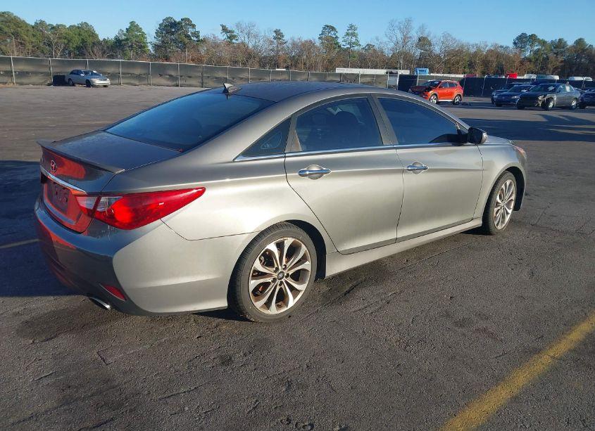 Photo 4 of 2014 Hyundai Sonata SE (VIN 5NPEC4AC6EH865580)
