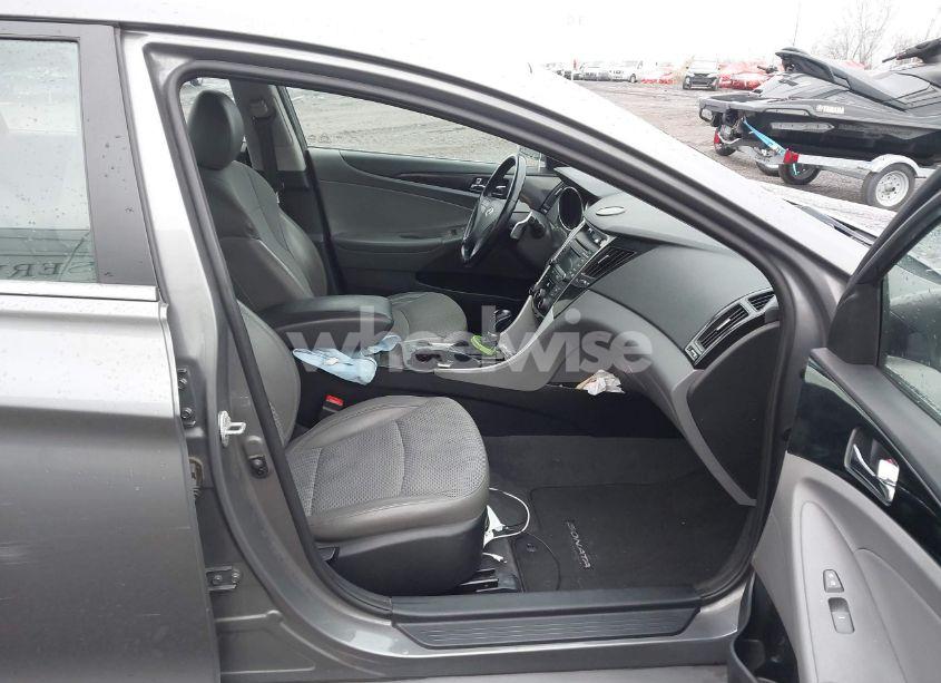 Photo 5 of 2014 Hyundai Sonata SE (VIN 5NPEC4AC6EH910453)