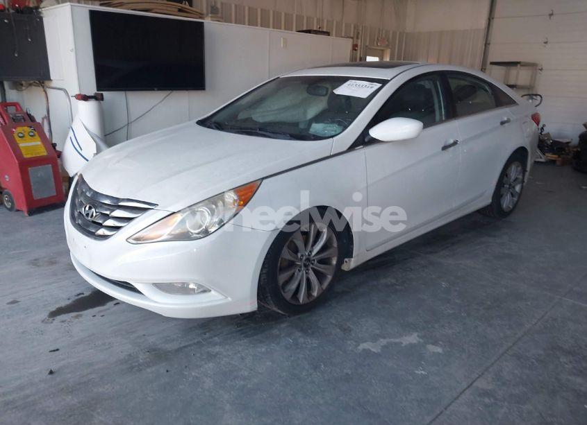 Photo 2 of 2011 Hyundai Sonata SE (VIN 5NPEC4AC7BH054639)