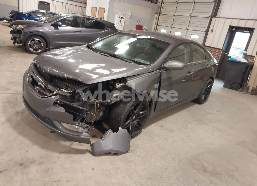 Photo 2 of 2011 Hyundai Sonata SE (VIN 5NPEC4AC7BH218987)