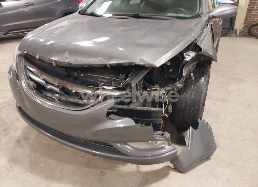 Photo 6 of 2011 Hyundai Sonata SE (VIN 5NPEC4AC7BH218987)