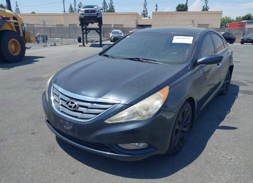 Photo 2 of 2011 Hyundai Sonata SE (VIN 5NPEC4AC7BH274802)