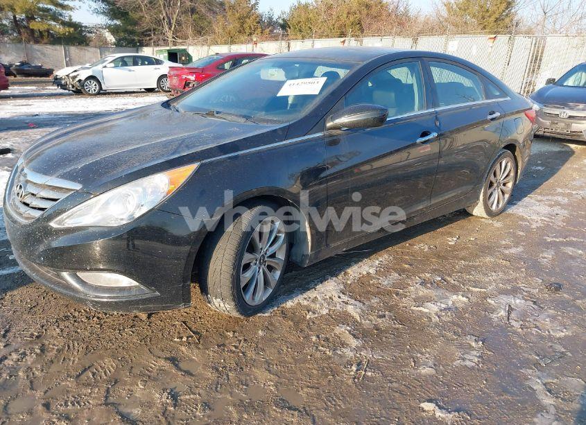 Photo 2 of 2013 Hyundai Sonata SE (VIN 5NPEC4AC7DH620768)