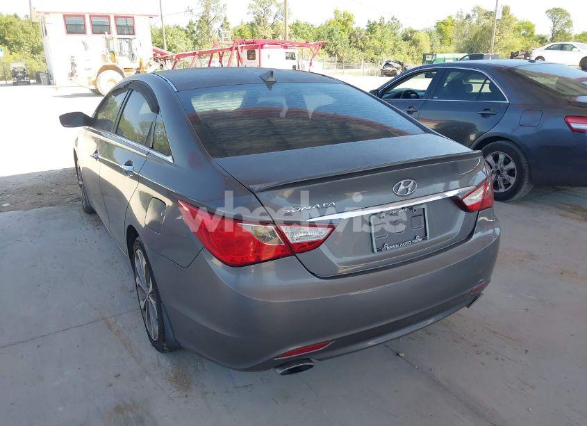 Photo 3 of 2013 Hyundai Sonata SE (VIN 5NPEC4AC7DH665659)