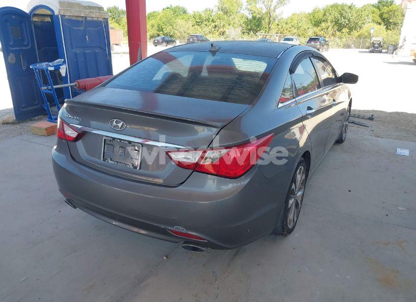 Photo 4 of 2013 Hyundai Sonata SE (VIN 5NPEC4AC7DH665659)