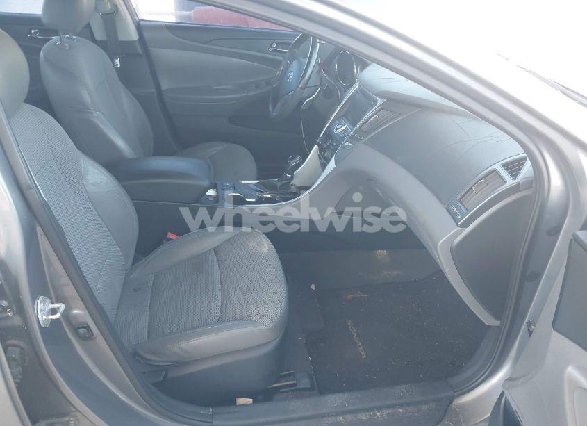 Photo 5 of 2013 Hyundai Sonata SE (VIN 5NPEC4AC7DH665659)