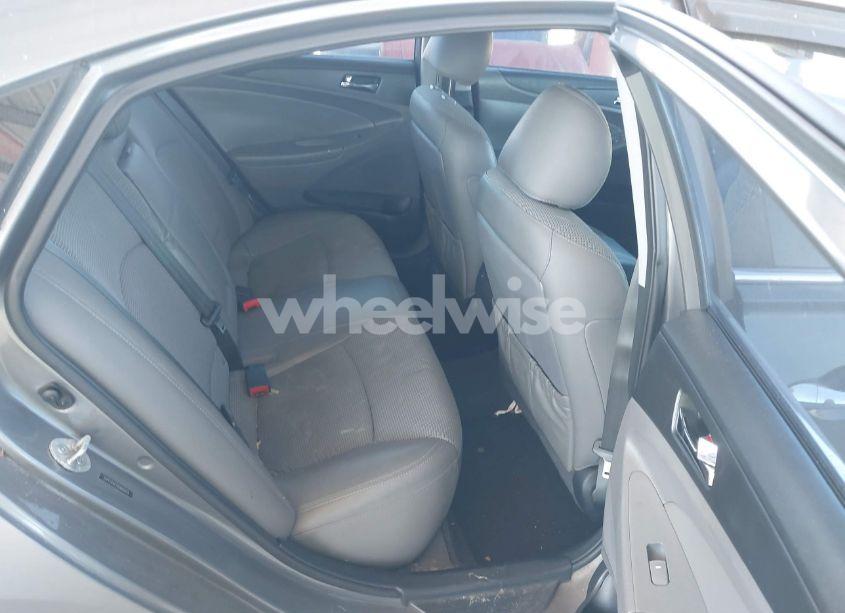 Photo 8 of 2013 Hyundai Sonata SE (VIN 5NPEC4AC7DH665659)