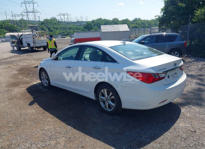 Photo 3 of 2013 Hyundai Sonata LIMITED (VIN 5NPEC4AC7DH722958)