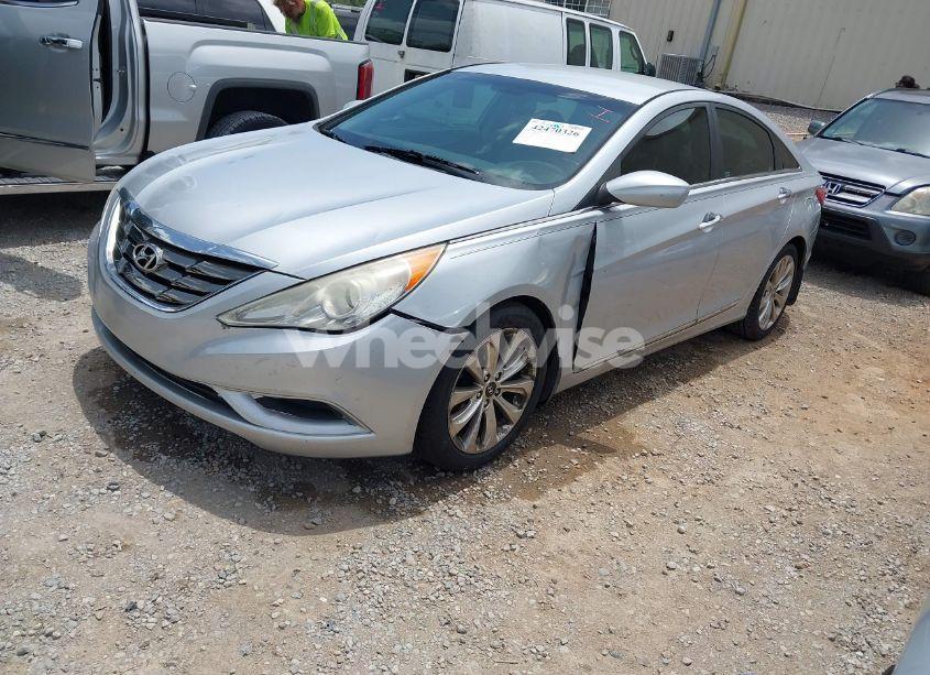 Photo 2 of 2013 Hyundai Sonata SE (VIN 5NPEC4AC7DH723821)