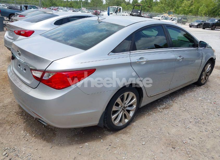 Photo 4 of 2013 Hyundai Sonata SE (VIN 5NPEC4AC7DH723821)