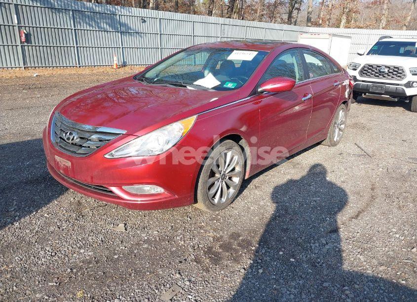 Photo 2 of 2013 Hyundai Sonata SE (VIN 5NPEC4AC7DH726413)