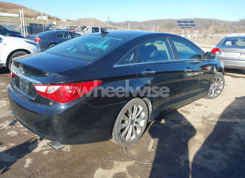 Photo 4 of 2013 Hyundai Sonata SE (VIN 5NPEC4AC7DH797644)
