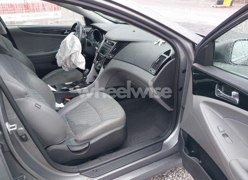 Photo 5 of 2014 Hyundai Sonata SE (VIN 5NPEC4AC7EH836802)