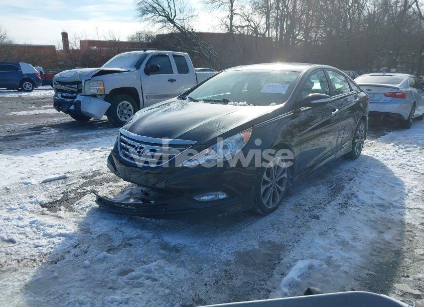 Photo 2 of 2014 Hyundai Sonata SE (VIN 5NPEC4AC7EH841630)