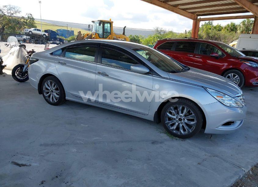 2011 Hyundai Sonata SE (VIN 5NPEC4AC8BH108255) main photo