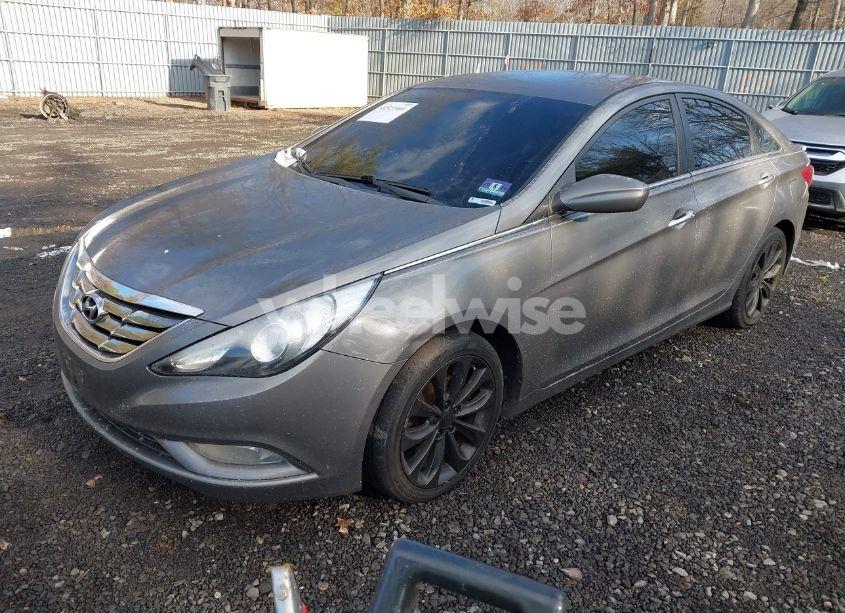 Photo 2 of 2011 Hyundai Sonata SE (VIN 5NPEC4AC8BH280091)