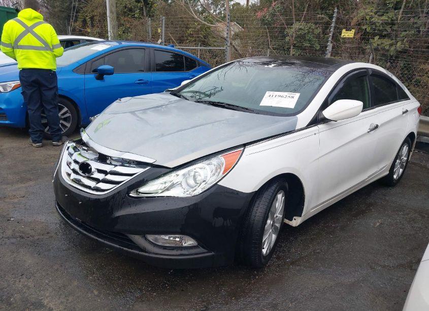 Photo 2 of 2013 Hyundai Sonata LIMITED (VIN 5NPEC4AC8DH561679)