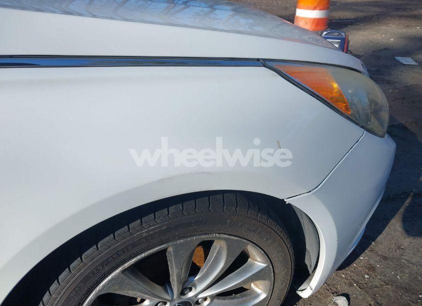 Photo 12 of 2013 Hyundai Sonata SE (VIN 5NPEC4AC8DH578949)