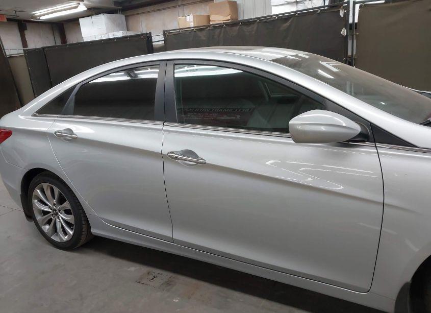 Photo 13 of 2013 Hyundai Sonata SE (VIN 5NPEC4AC8DH586291)