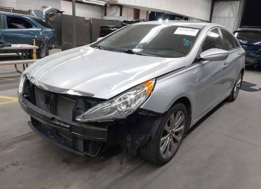Photo 2 of 2013 Hyundai Sonata SE (VIN 5NPEC4AC8DH586291)