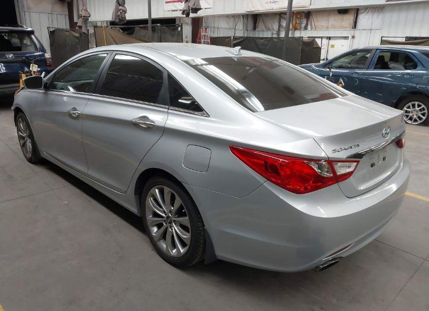 Photo 3 of 2013 Hyundai Sonata SE (VIN 5NPEC4AC8DH586291)