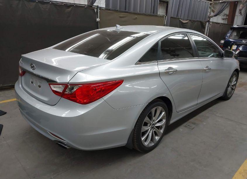 Photo 4 of 2013 Hyundai Sonata SE (VIN 5NPEC4AC8DH586291)