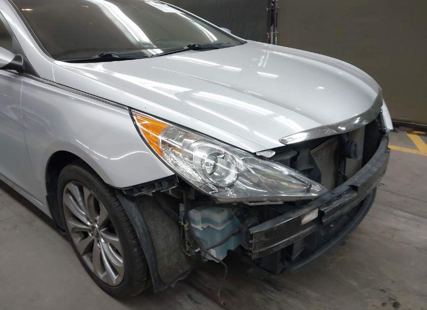 Photo 6 of 2013 Hyundai Sonata SE (VIN 5NPEC4AC8DH586291)