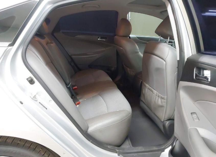 Photo 8 of 2013 Hyundai Sonata SE (VIN 5NPEC4AC8DH586291)