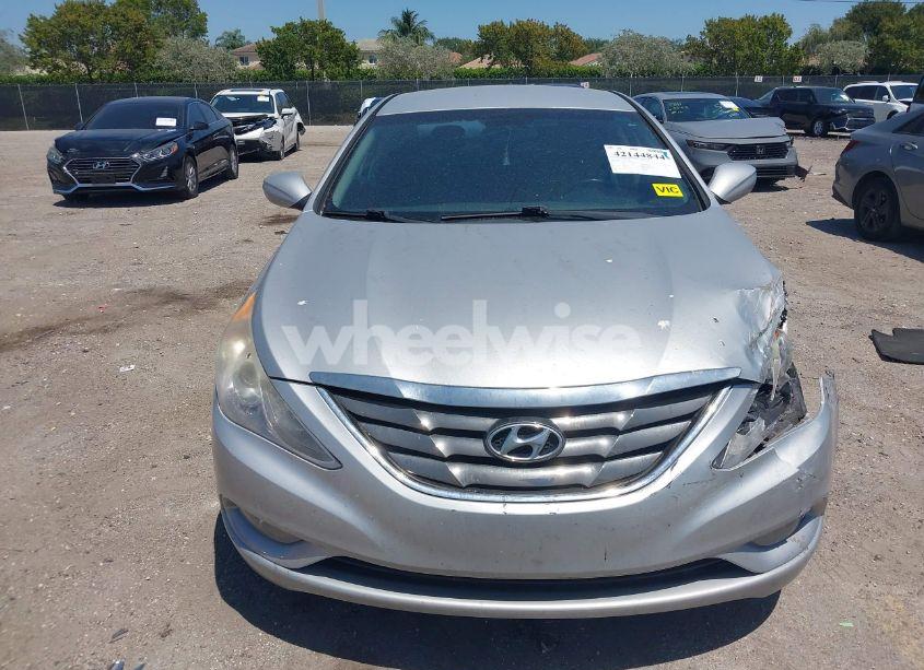 Photo 12 of 2013 Hyundai Sonata SE (VIN 5NPEC4AC8DH605650)