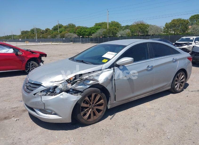 Photo 2 of 2013 Hyundai Sonata SE (VIN 5NPEC4AC8DH605650)