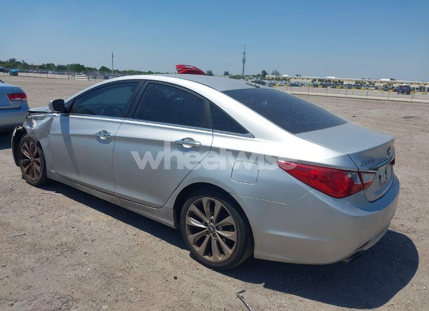 Photo 3 of 2013 Hyundai Sonata SE (VIN 5NPEC4AC8DH605650)