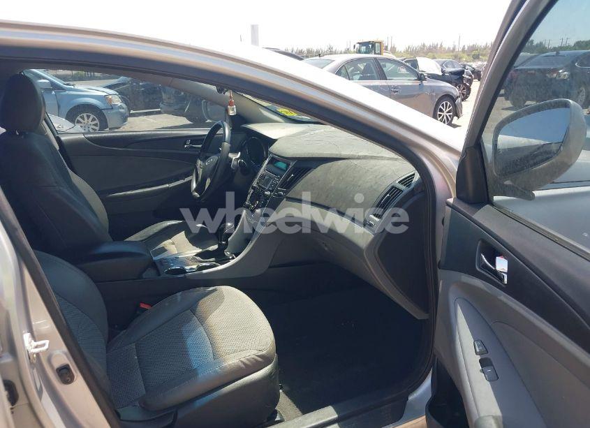 Photo 5 of 2013 Hyundai Sonata SE (VIN 5NPEC4AC8DH605650)