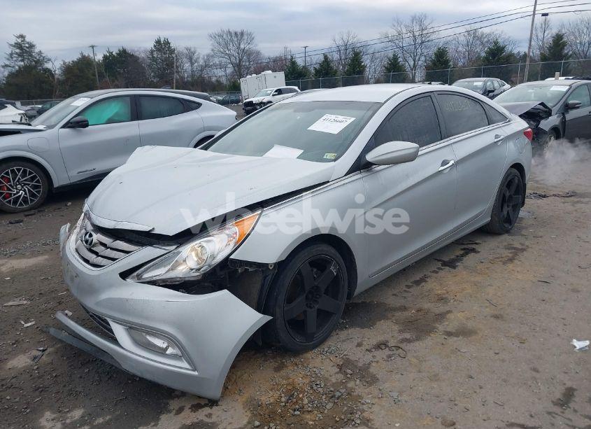 Photo 2 of 2013 Hyundai Sonata SE (VIN 5NPEC4AC8DH611657)