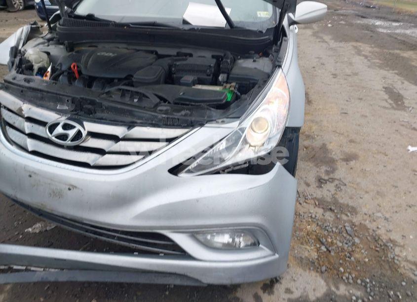 Photo 6 of 2013 Hyundai Sonata SE (VIN 5NPEC4AC8DH611657)