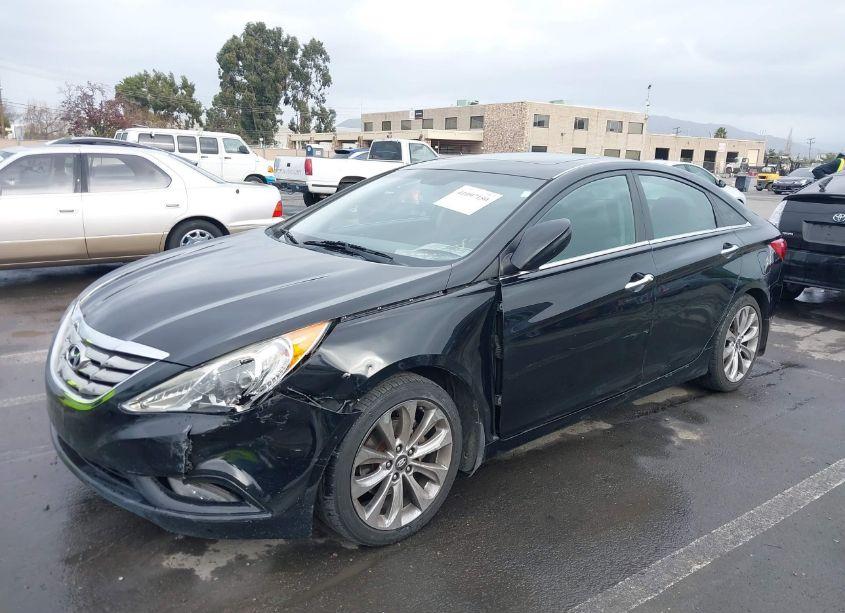 Photo 2 of 2013 Hyundai Sonata SE (VIN 5NPEC4AC8DH621394)