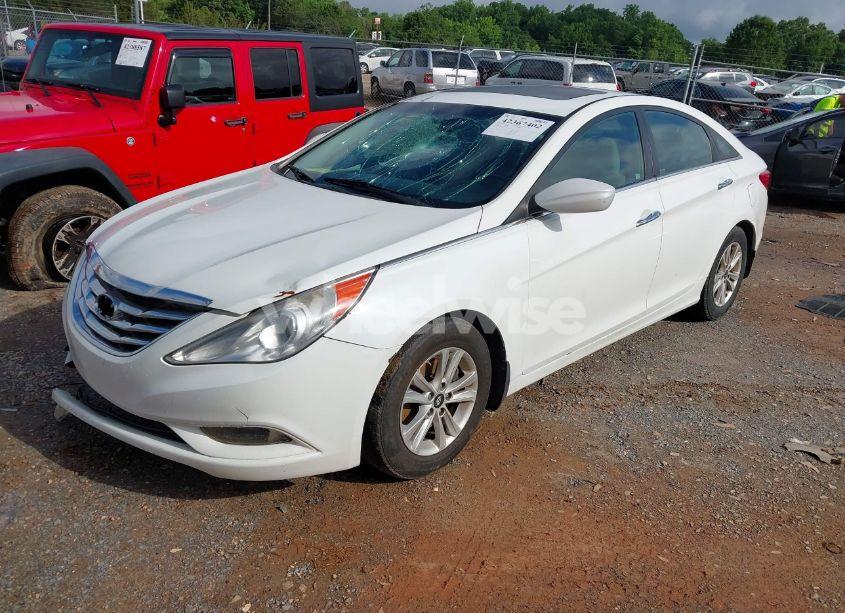 Photo 2 of 2013 Hyundai Sonata SE (VIN 5NPEC4AC8DH684589)