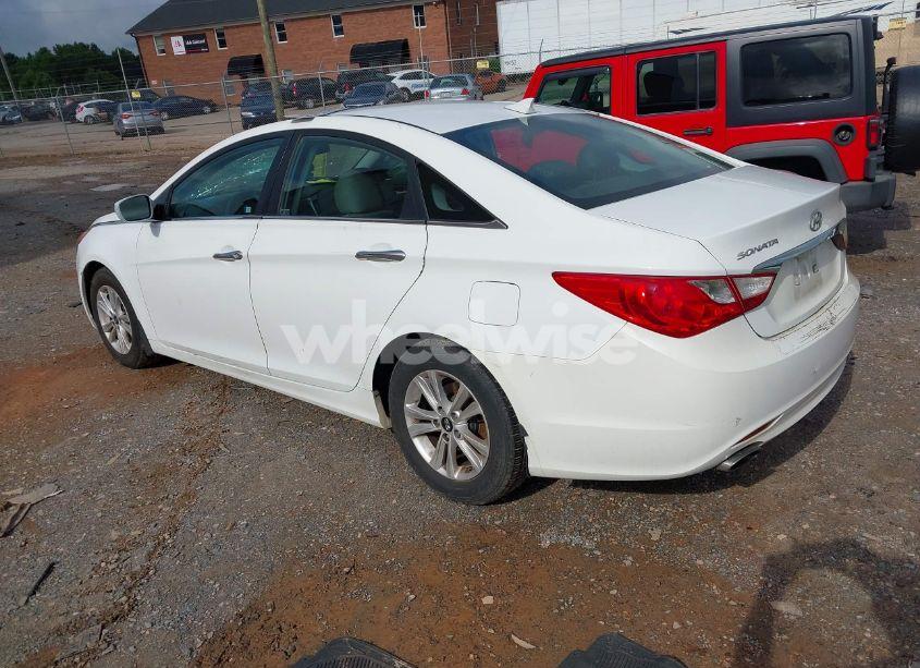 Photo 3 of 2013 Hyundai Sonata SE (VIN 5NPEC4AC8DH684589)