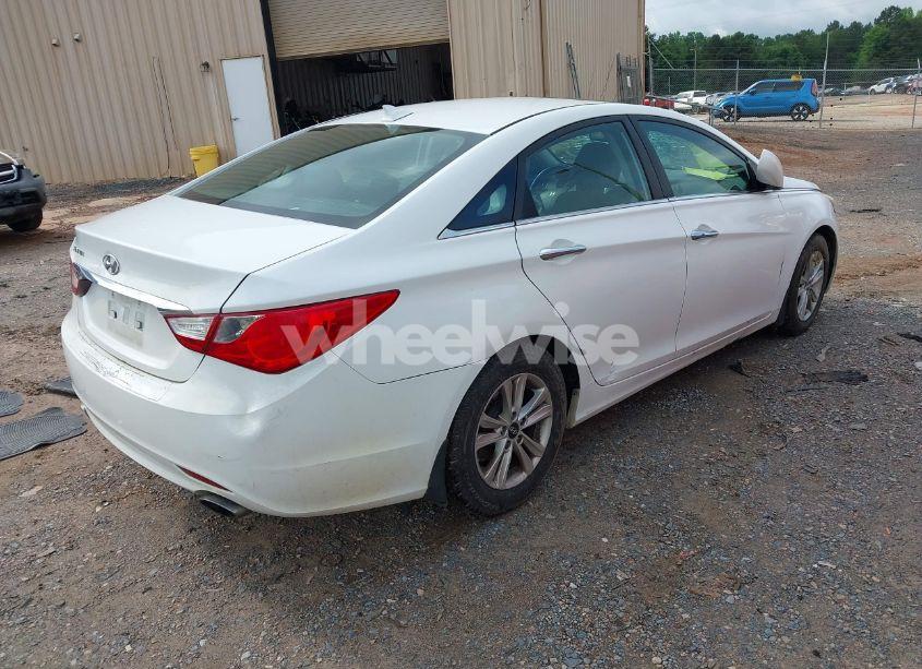 Photo 4 of 2013 Hyundai Sonata SE (VIN 5NPEC4AC8DH684589)