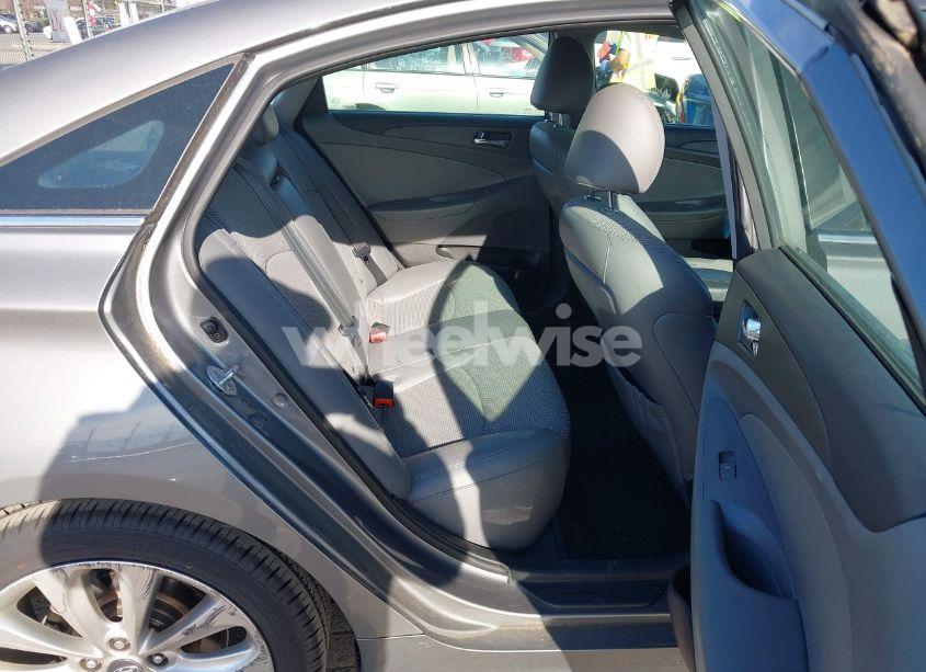 Photo 8 of 2013 Hyundai Sonata SE (VIN 5NPEC4AC8DH783770)