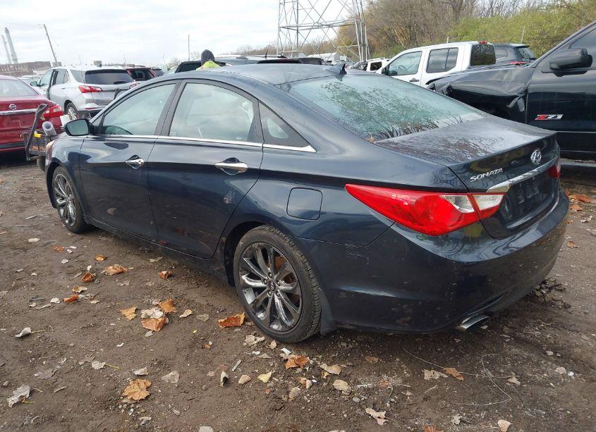 Photo 3 of 2013 Hyundai Sonata SE (VIN 5NPEC4AC8DH789598)