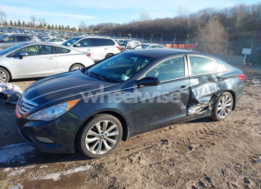 Photo 2 of 2013 Hyundai Sonata SE (VIN 5NPEC4AC8DH801281)
