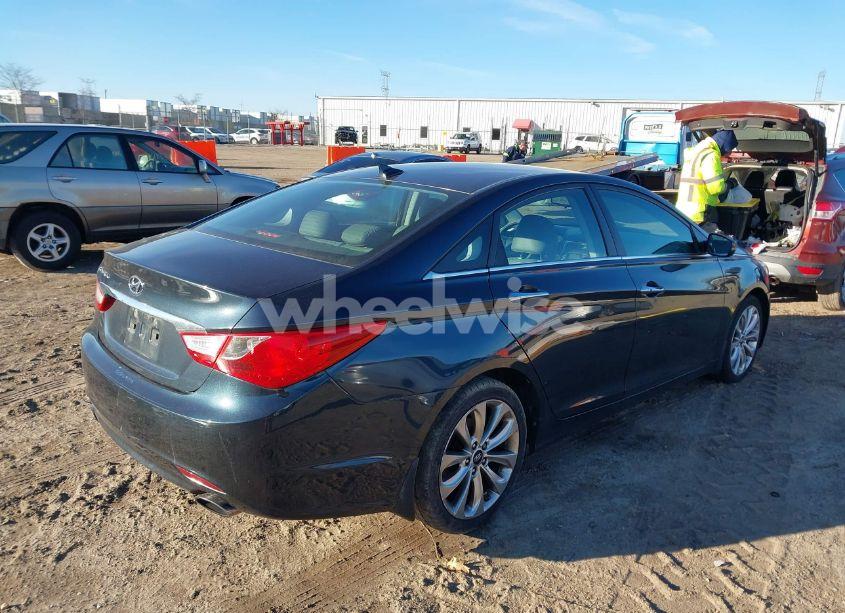 Photo 4 of 2013 Hyundai Sonata SE (VIN 5NPEC4AC8DH801281)
