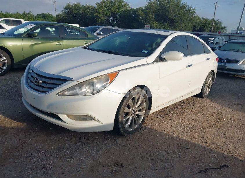 Photo 2 of 2013 Hyundai Sonata SE (VIN 5NPEC4AC8DH805296)